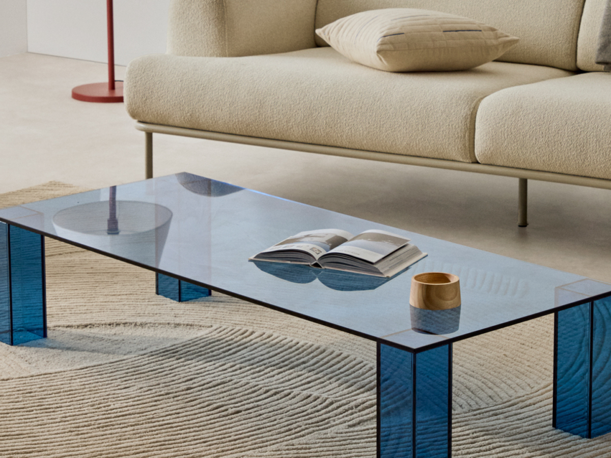 Mesas de colores: la tendencia que arrasará en 2025, según los expertos en decoración