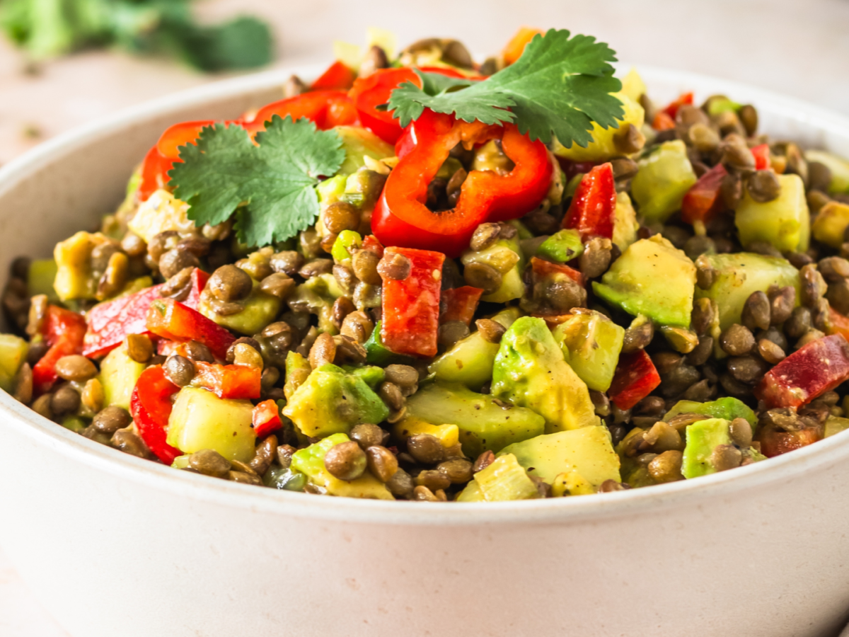 Receta saludable: ensalada de lentejas con aguacate (en 20 minutos)